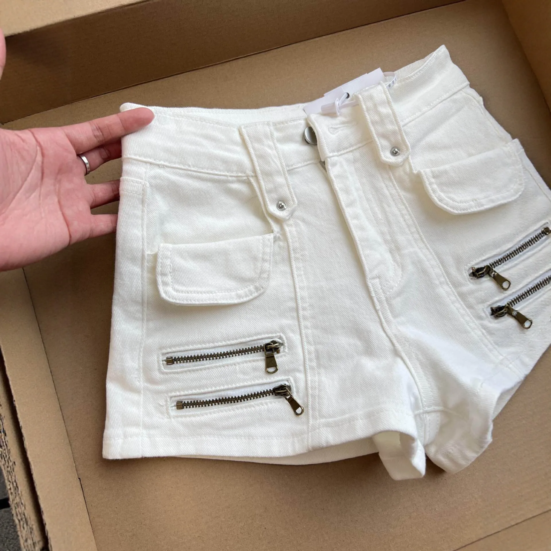 White Spice Girl Design Zipper Denim Shorts Women's Summer New High-waisted Elastic and Thin A-word Hot Pants