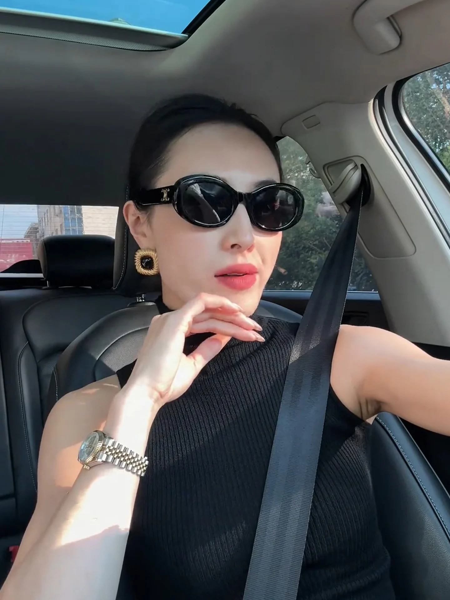 

Summer 2025 Women's Slim Fit High Collar Svel Knitted Top Skin Friendly Body ape Highlighting Casual Sle Base irt