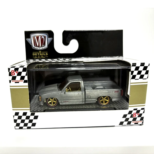 M2 Machines 1/64 1992 C1500 454 WMTS7 Gold Hub Varnish Die-cast alloy car model collection display child gift