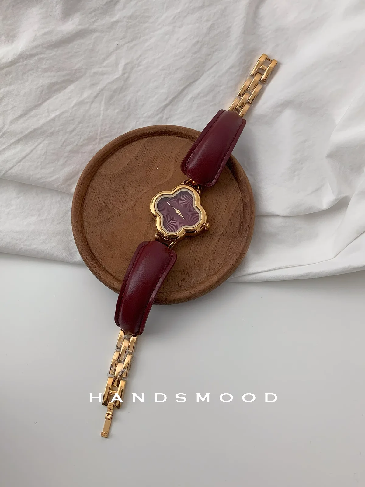 High-Quality Vintage-Style Watch with Snake-Head Design Creative Luxury Gold Watch Elegant Women's Quartz Timepiece