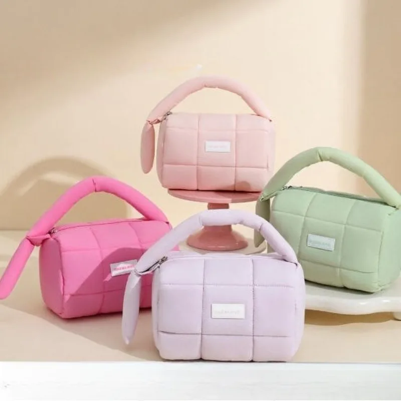 Portable Solid Checkered Puffy Makeup Bag Large Capacity Zipper Travel Quilted Nylon Handbag Cosmetic Storage Pouch For Women
