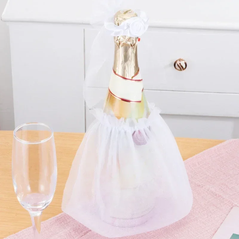 2Pcs/Set Wedding Wine Bottle Cover Bridal Veil Bow Tie Bride Bridal Veil Wedding Party Toasting Wine Glasses Decor Party Gifts