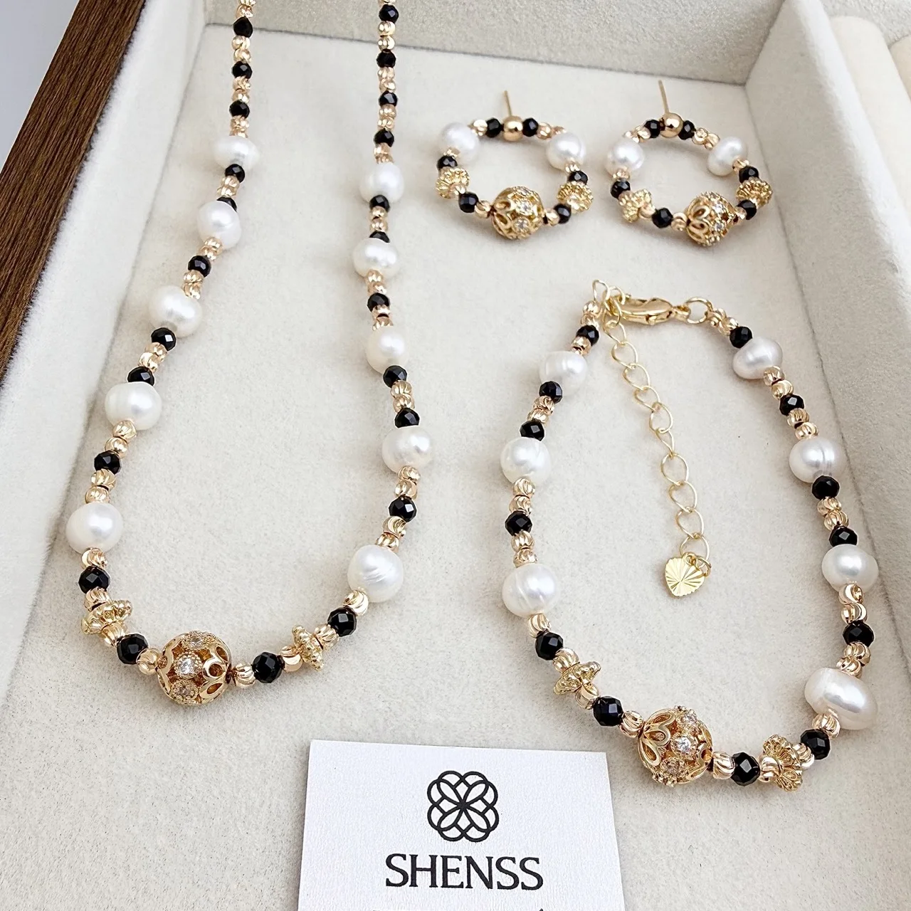 

Vintage Court Style Black Spinel & Natural Pearl Necklace Bracelet Earrings Set Light Luxury Minimalist High-End Temperament