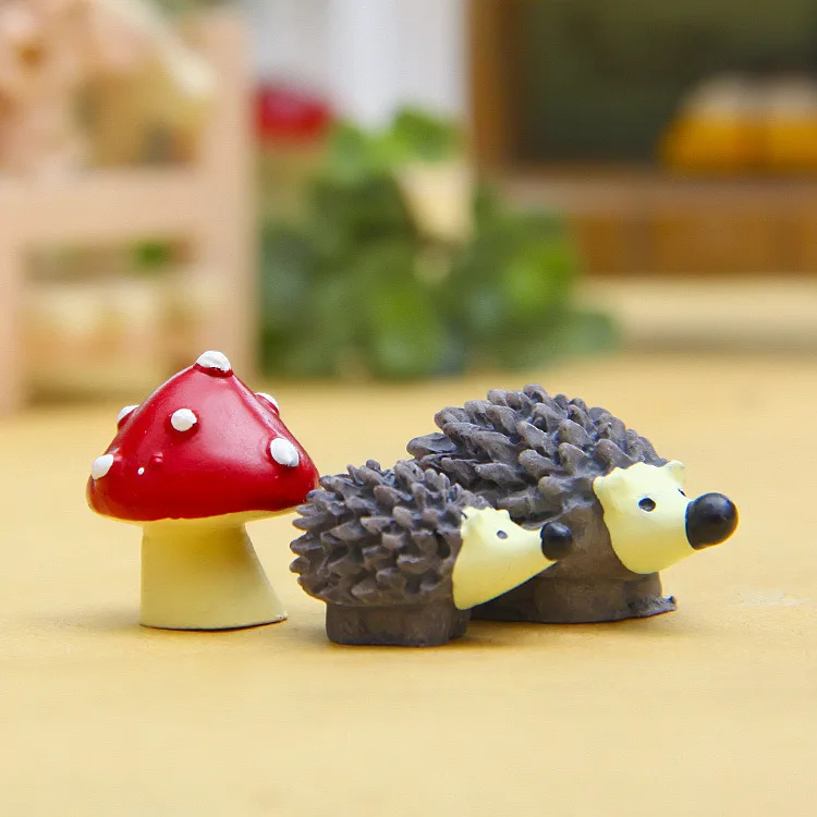 free shipping 3Pcs/hedgehog with mushrooms/cute animal/fairy garden gnome/moss terrarium/crafts/home decor/diysupplies/figurine