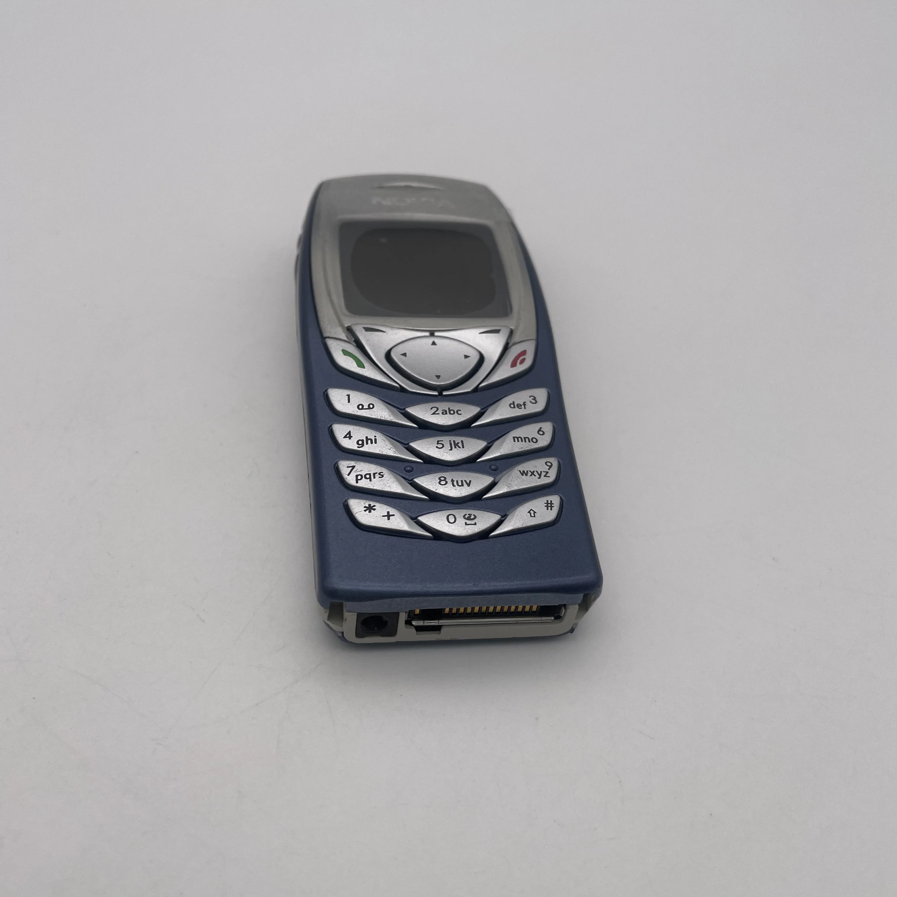 هاتف Nokia 6100 المُجدد بلوحة المفاتيح العبرية الروسية العربية