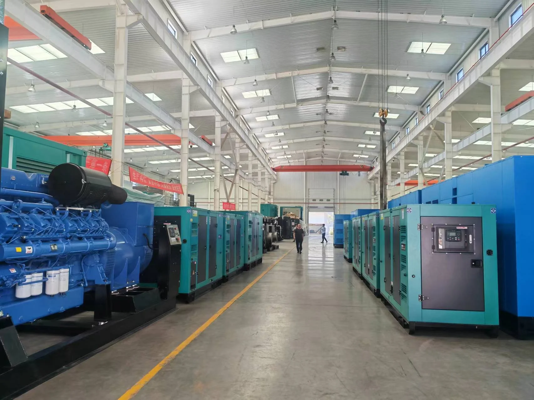 حار بيع 510kw ~ 720kw 1500 دورة في الدقيقة 24DC كاتب موتور تبريد المياه مامكينز محرك الديزل لمجموعة المولدات بالجملة مخصص