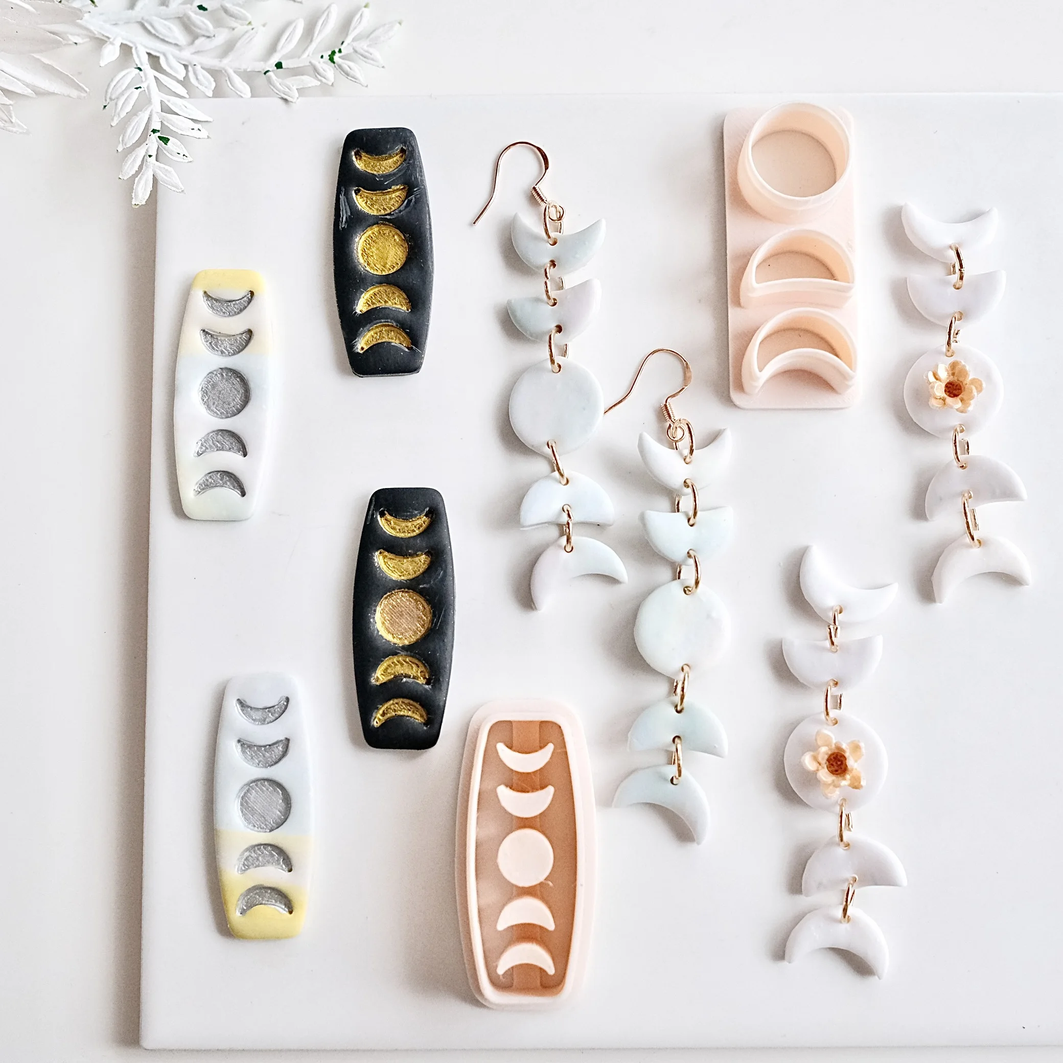 2pcs Moon Shape Polymer Clay Cutter & Stamp, Crescent Moon Phase Dangle Clay Cutters Molds for DIY Earrings Jewelry Making