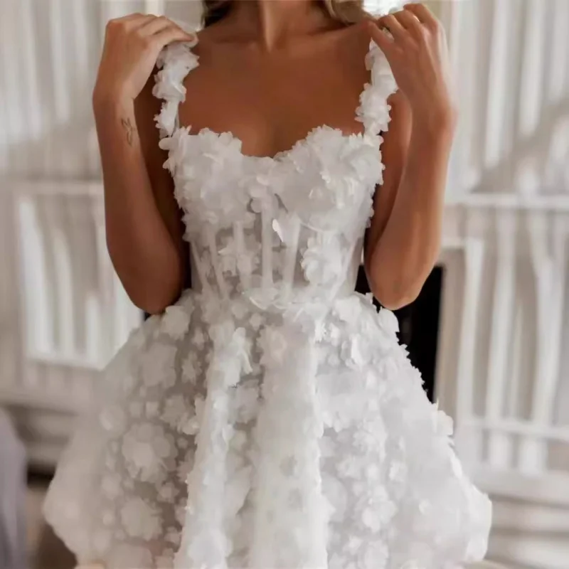 Aangepaste mini-trouwjurken 3D-bloem kanten bruidsjurk Mouwloze galajurk met veters en spaghettibandjes