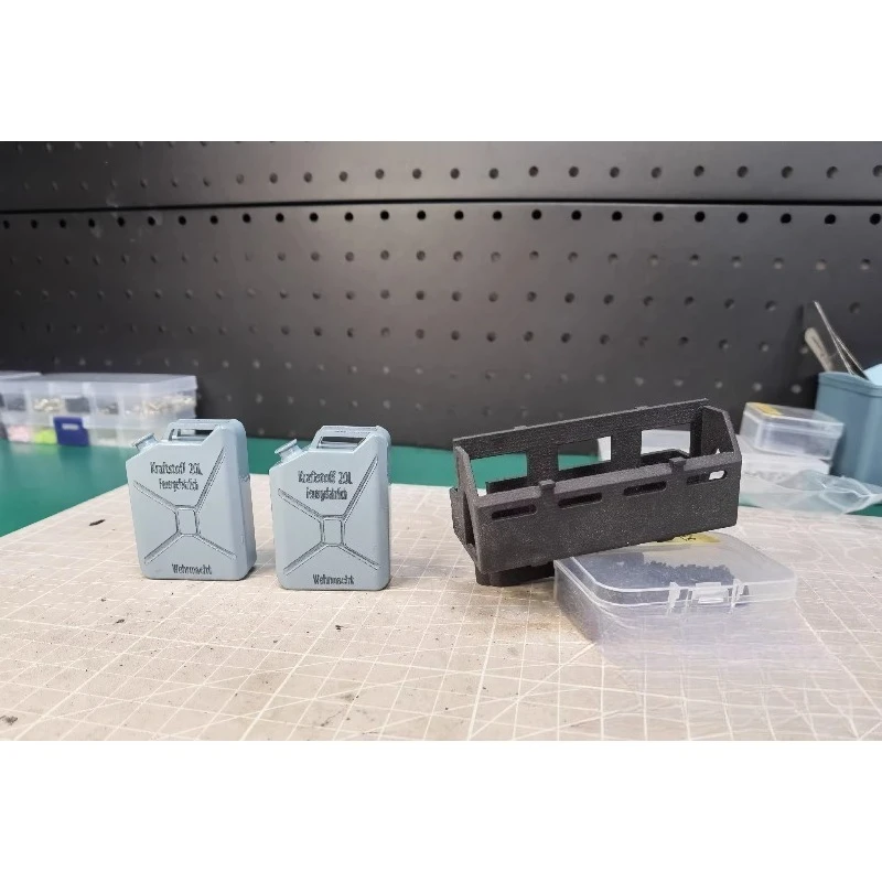 

For RGT EX86190 1/10 RC Car LC76 Land Cruiser RC Crawler Jerry Can Holder – Scale Accessory Upgrade Decorative Part