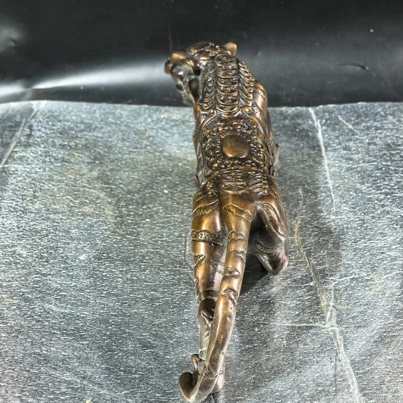 A pair of copper tiger ornaments Antique-style tiger Twelve Zodiac Tiger Home Office Store Craft Decoration