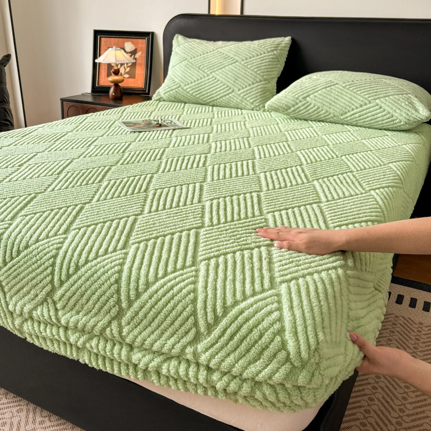Winter Bed Sheet Set Velvet Fitted Sheet with Pillowcase Queen King Bedding Set Bedspread Mattress Cover 3pcs Bed Linens Set