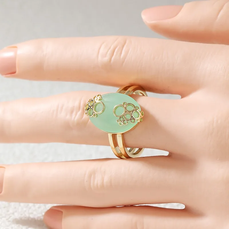 Elegant Delicate Hollow Bubble Green Synthetic Gemstone Golden Ring for Women Luxury Chic Design Banquet Festival Jewelry Crafts