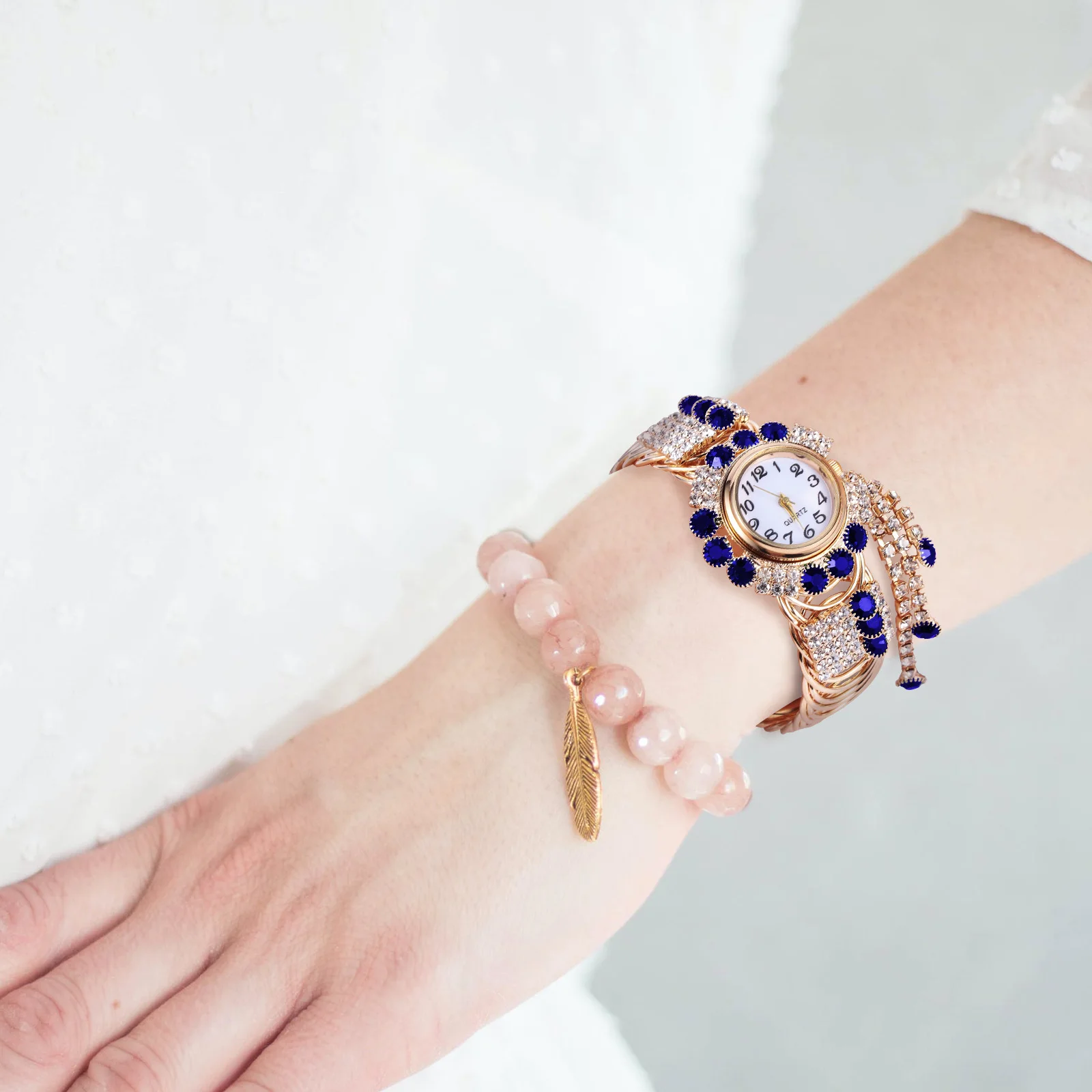 

1pc Fashion Bracelet For Women Alloy Quartz Watch Shiny Lightweight Durable Daily Wear Stylish Gift Alloy Watch Girls