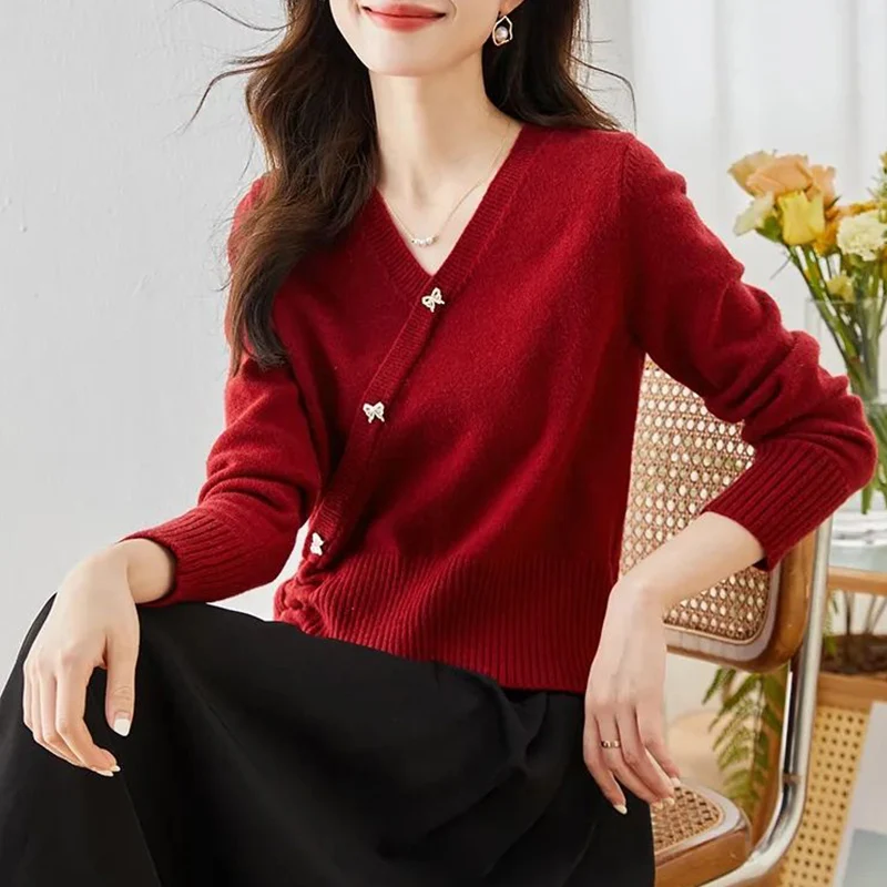 Suéter de lana de punto con cuello en V para mujer, suéter elegante con botones y cordones, Tops simples informales, color rojo sólido, ropa de