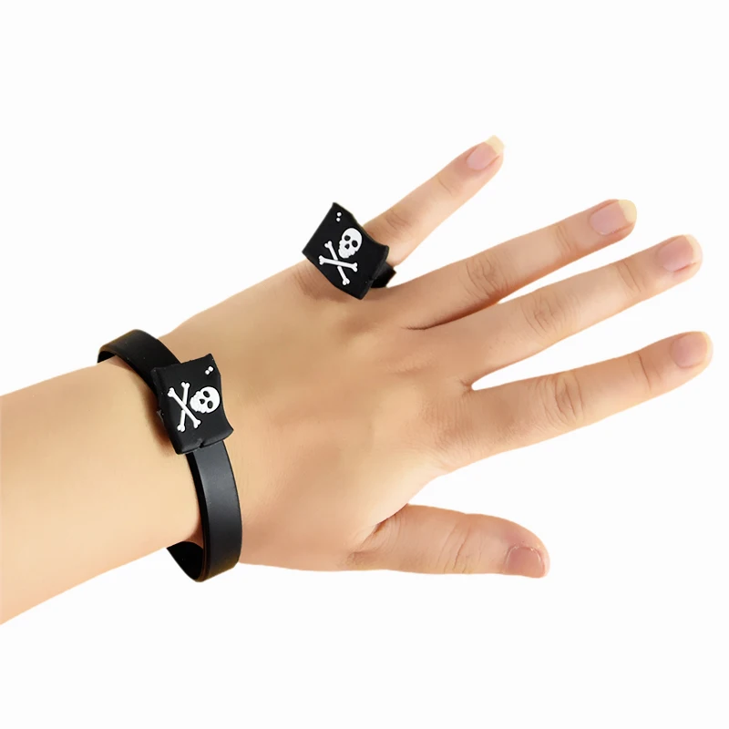 4/8Pcs Pirate Bracelets Rubber Wristband Skull Rings Pirate Party Favors Props Kids Pirate Birthday Party Decoration Gift Toys