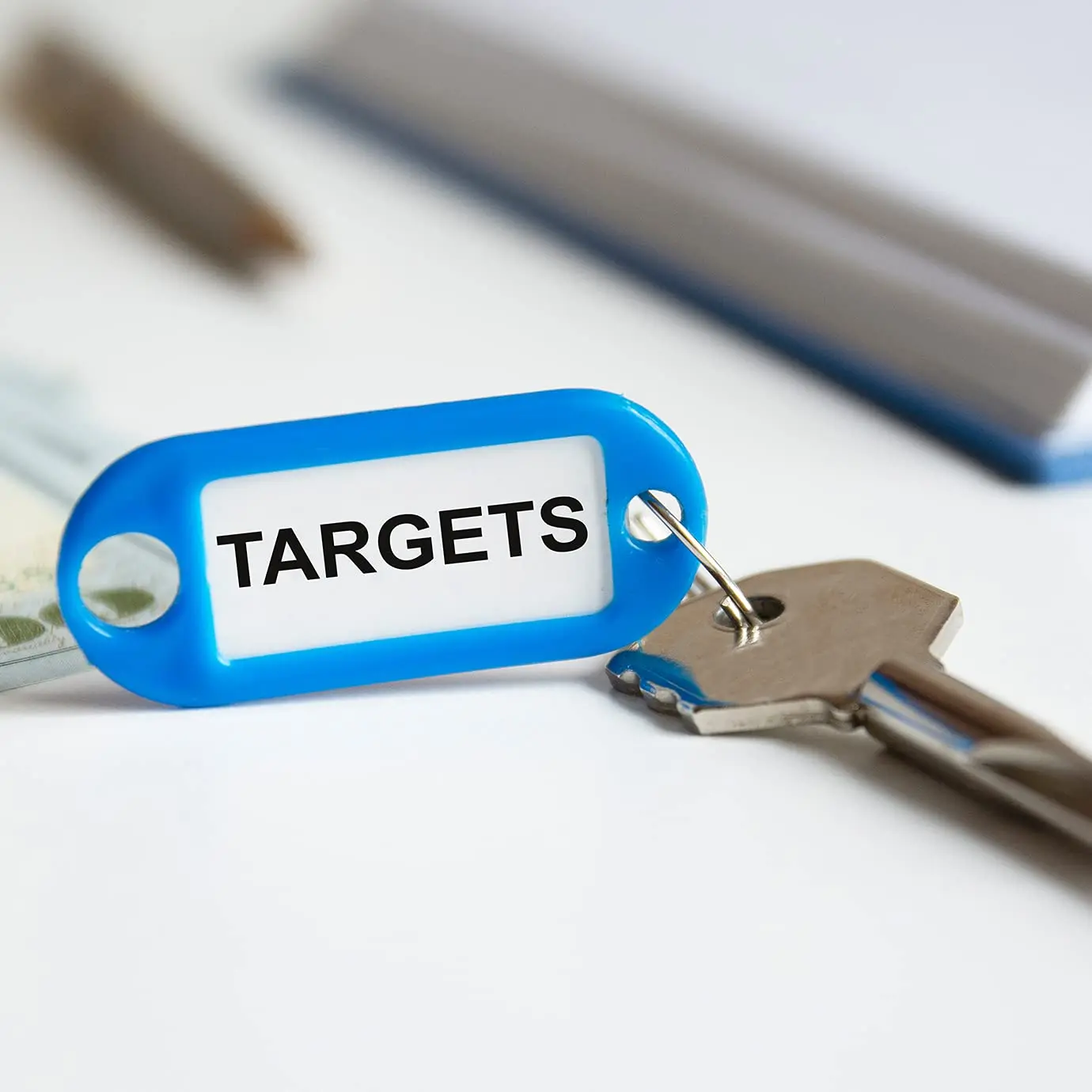 50-600 Stück Mehrfarbige Schlüsselanhänger Schlüssel-ID-Etiketten Gepäck-ID-Tags Hotel-Nummerierungskarten Schlüsselringe Zufällige Farbe – Detail 5