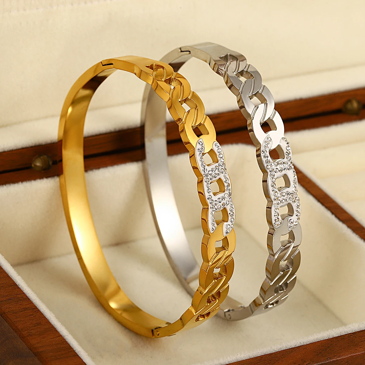

Freetry Classics Stainless Steel Bracelet For Women Zircon Inlay Rhinestone Waterproof Bangle Daily Jewelry Accessories Gift