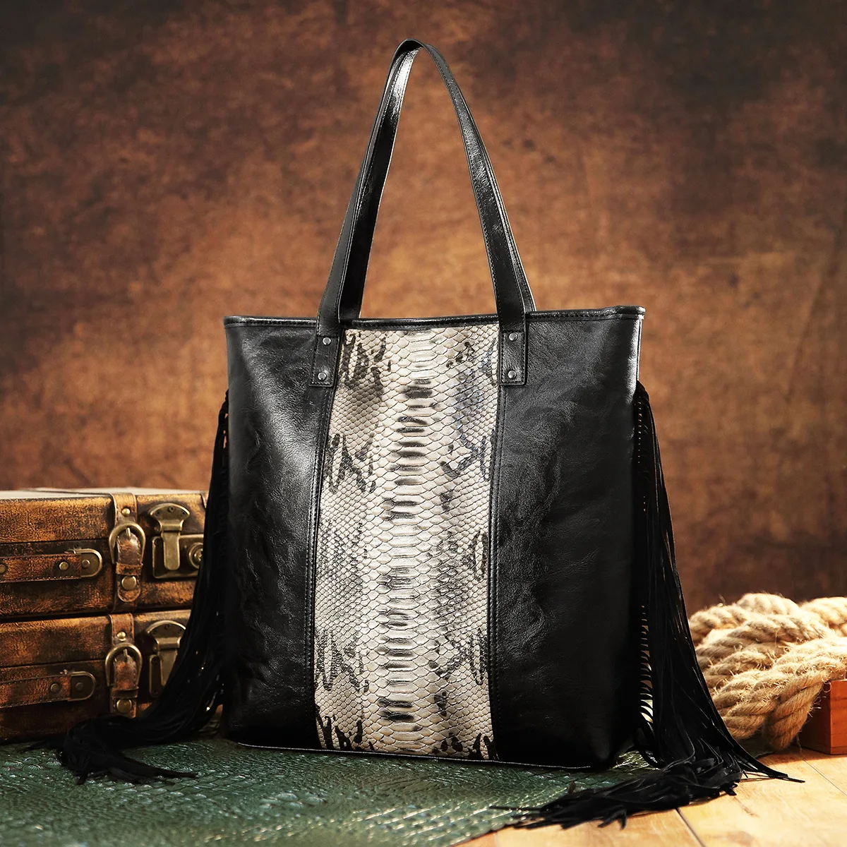 Retro tassel new women's bag tote snake pattern shoulder handbag bolsas para mujeres bolsos para mujeres tendencia 2024