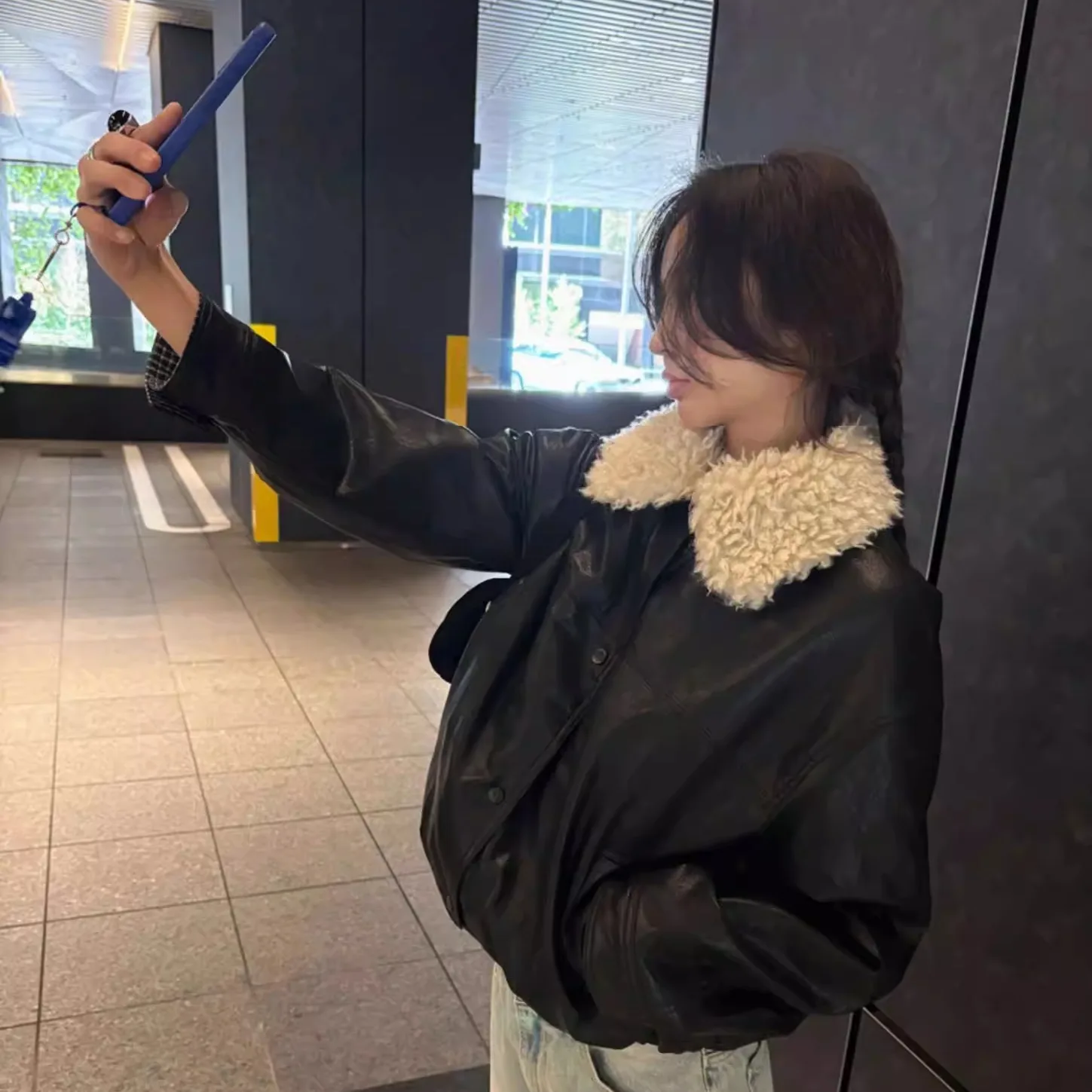 Faionable Retro Leather And Fur Jaet Coat for Women Korean Sle Loose Fit Long Sve Zipper Closure ort Outerwear