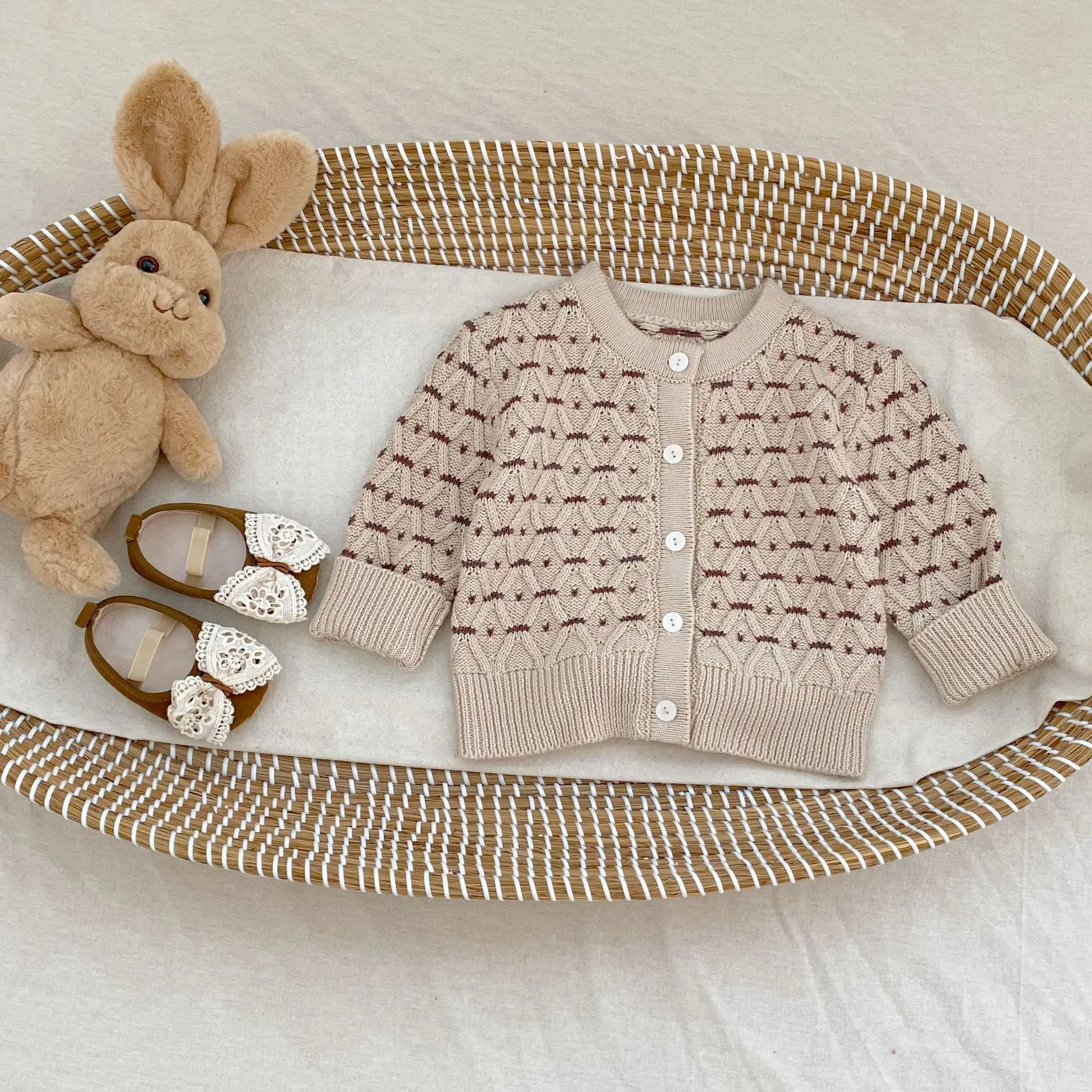 

0-3 year old autumn and winter new baby clothing, fashionable baby knitted round neck diamond patterned cardigan sweater