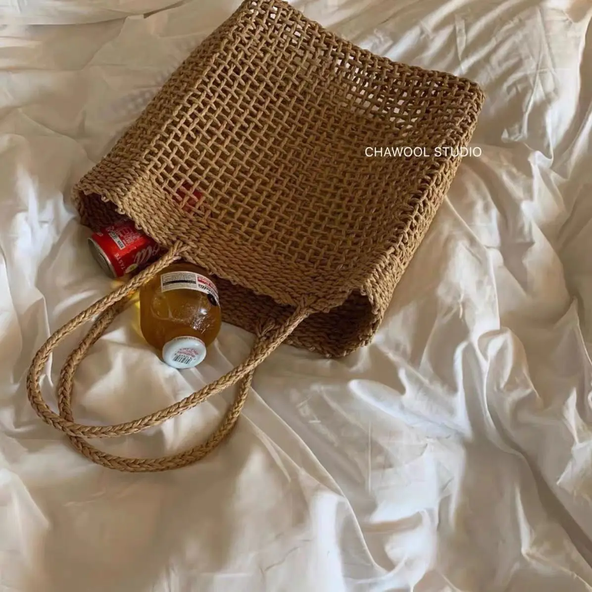 

2023 Summer New Handmade Woven Hollowed Out Mesh Grass Woven Bag Niche Design, Large Capacity Handbag Seaside Beach Vacation Bag