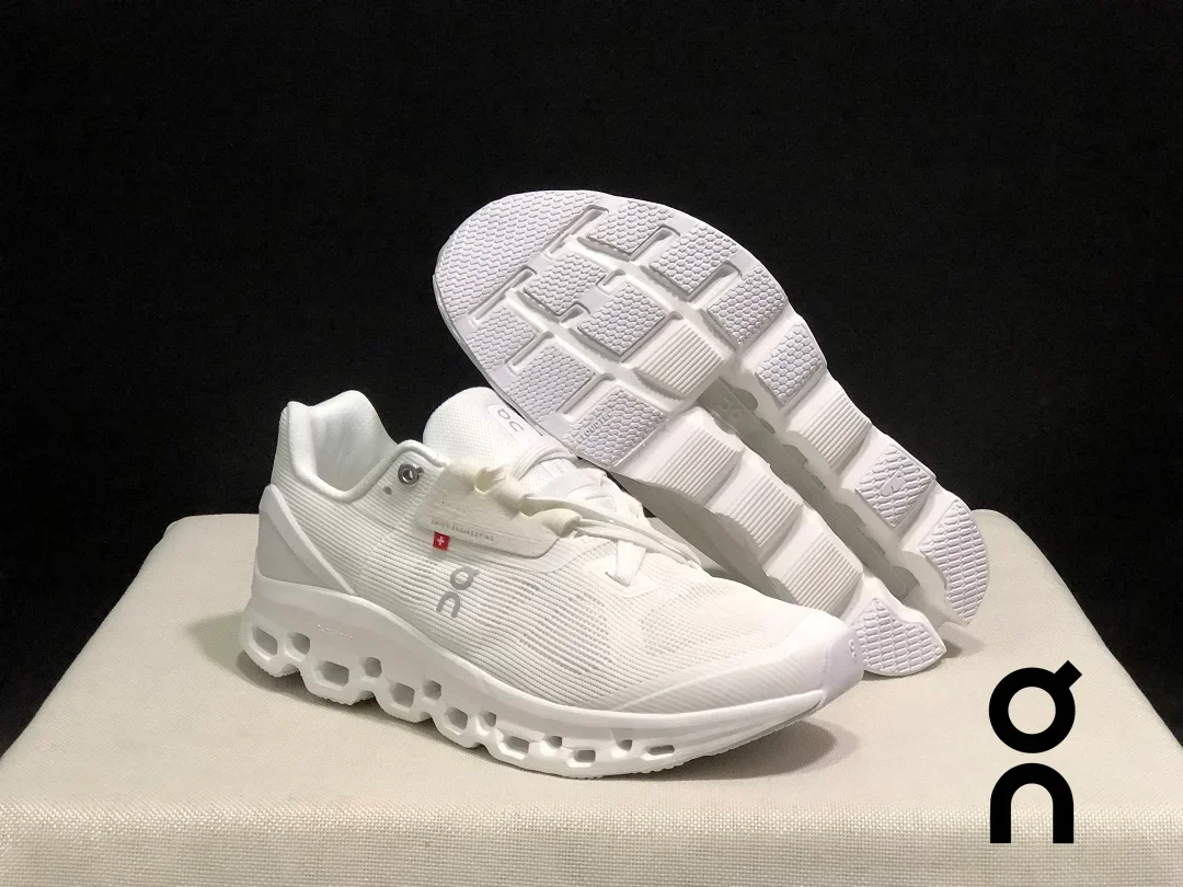 Original On Cloudstratus Uomo Donna Scarpe da corsa per allenamento fitness integrato Sneakers ammortizzanti traspiranti