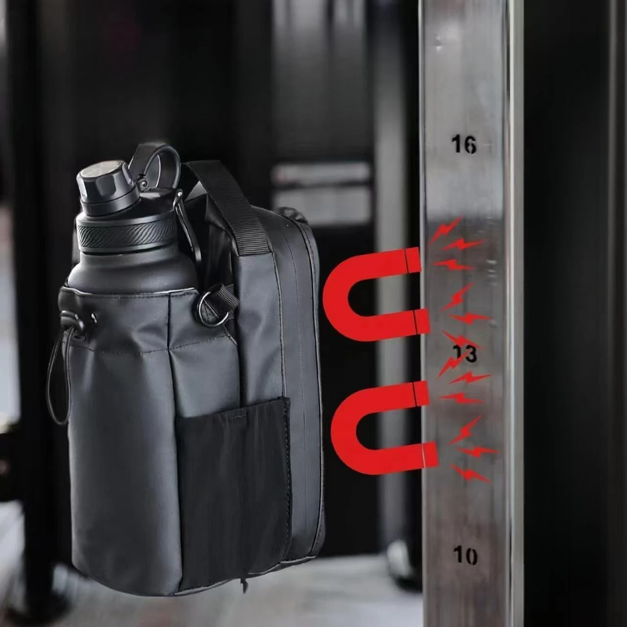 

Quick-Release Magnetic Gym Waist Pack – Water Bottle Holder & Phone/Key Storage for Workouts