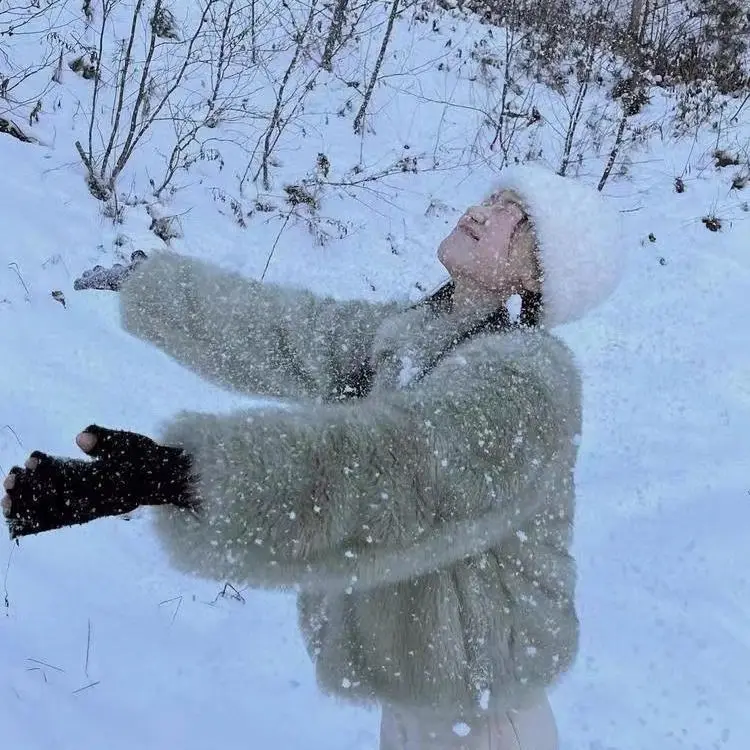 Green Horn Buckle Environmentally Friendly Fur 2023 Winter New Mao Mao Jacket Women's Short Plush Top Loose Korean Version