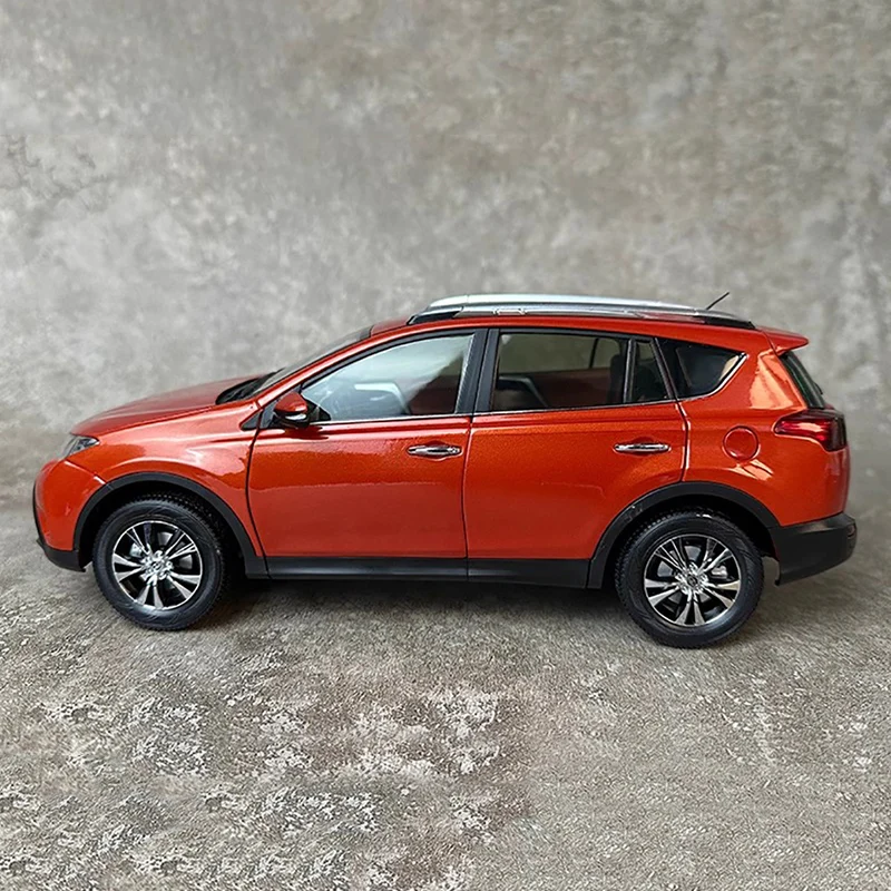 Original 1/18 RAV4 2013 alloy simulation car model toy ornament collection