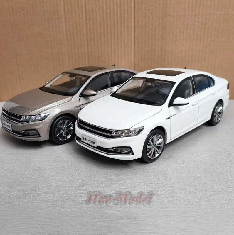 Diecast Alloy Diecast Car Model, ornamentos brancos, presentes de aniversário, Hobby Display Collection, 1:18, apto para FAW Volkswagen BORA 2019, novo