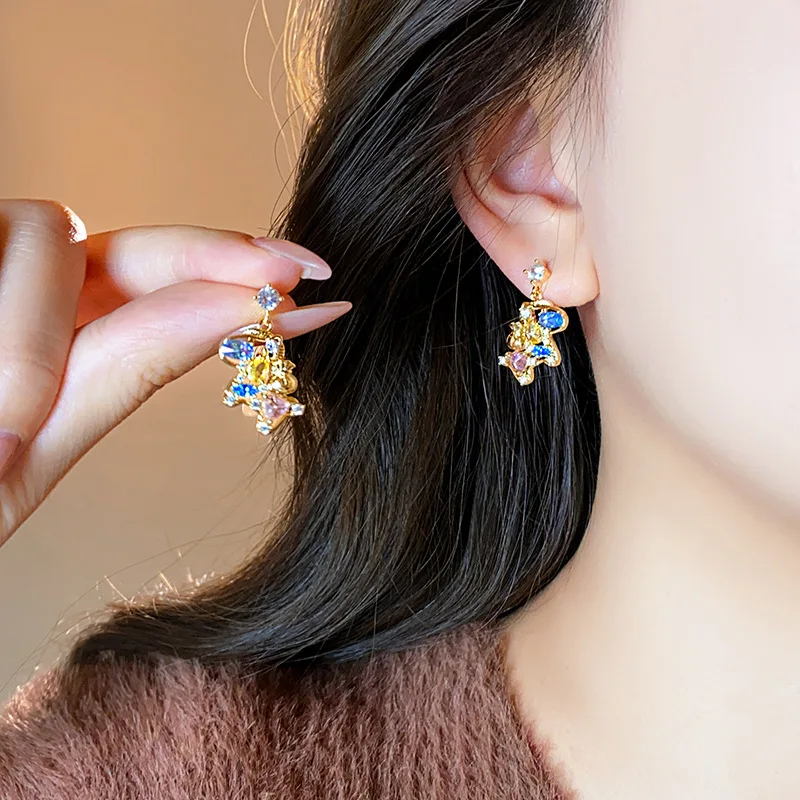 

Diamond-Studded Pony Pendant Silver Stud Earrings Elegant and Refined Zodiac Year Earrings Luxurious and Sophisticated Ear Jewel