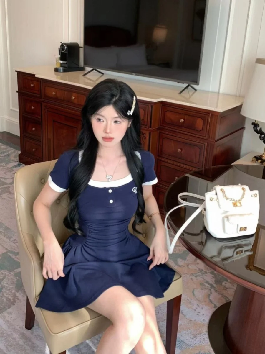 فستان نسائي صيفي بتصميم أمريكي عصري، بياقة مربعة وأكمام قصيرة، بتصميم مدمج، قصة A-Line تنحيف الجسم، تنورة قصيرة