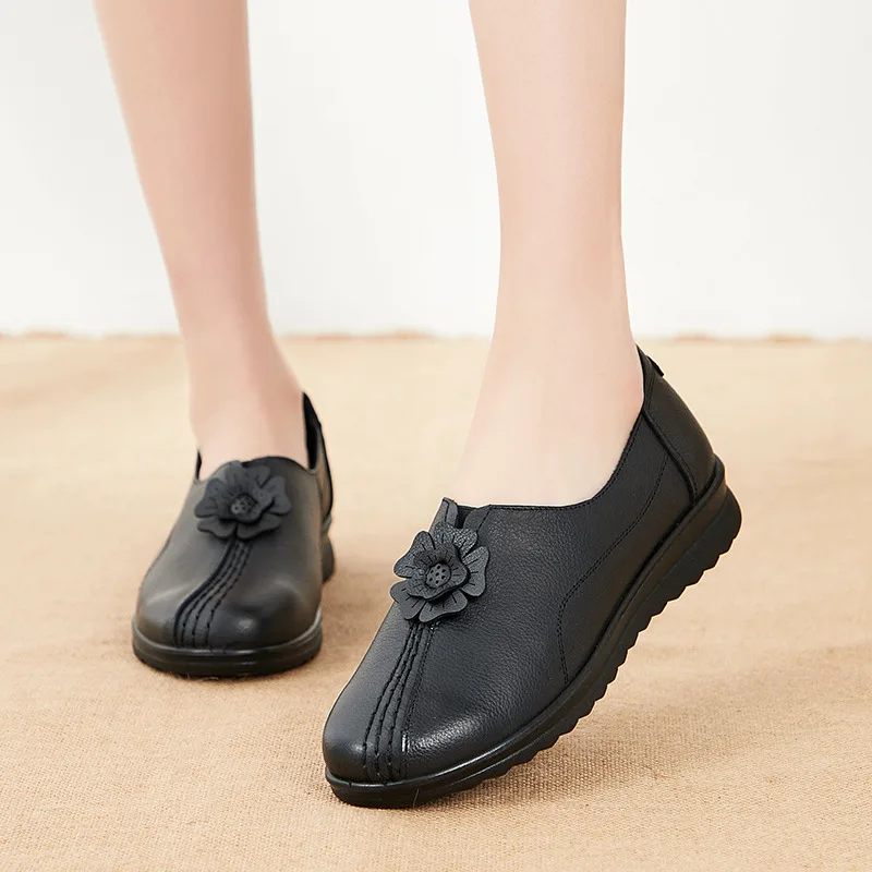 Spring Autumn Women's Loafers Genuine Leather Slip On Flats Shoes Ladies Breathable Casual Walking Shoes Mother Shoes Plus Size