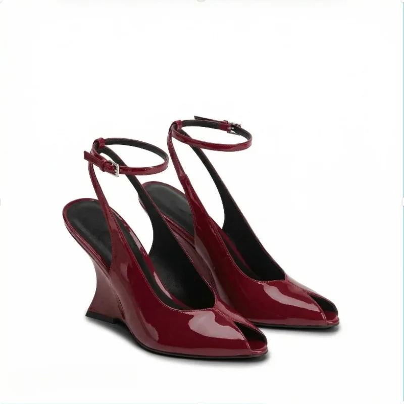 

Новые женские туфли-лодочки с низким вырезом и танкеткой в французском стиле, весна-лето 2026, модные и стильные, с заостренным носком, сандалии с вырезом «рыбий рот»