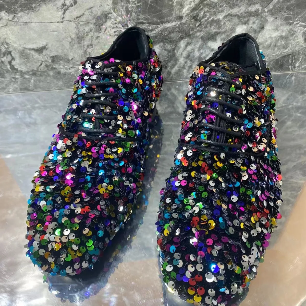 Sepatu Pria Bertali Berpayet Kristal Sepatu Kulit Mikrofiber Berhias Bunga Warna-warni Aksesori Fashion Sepatu Flat Kasual