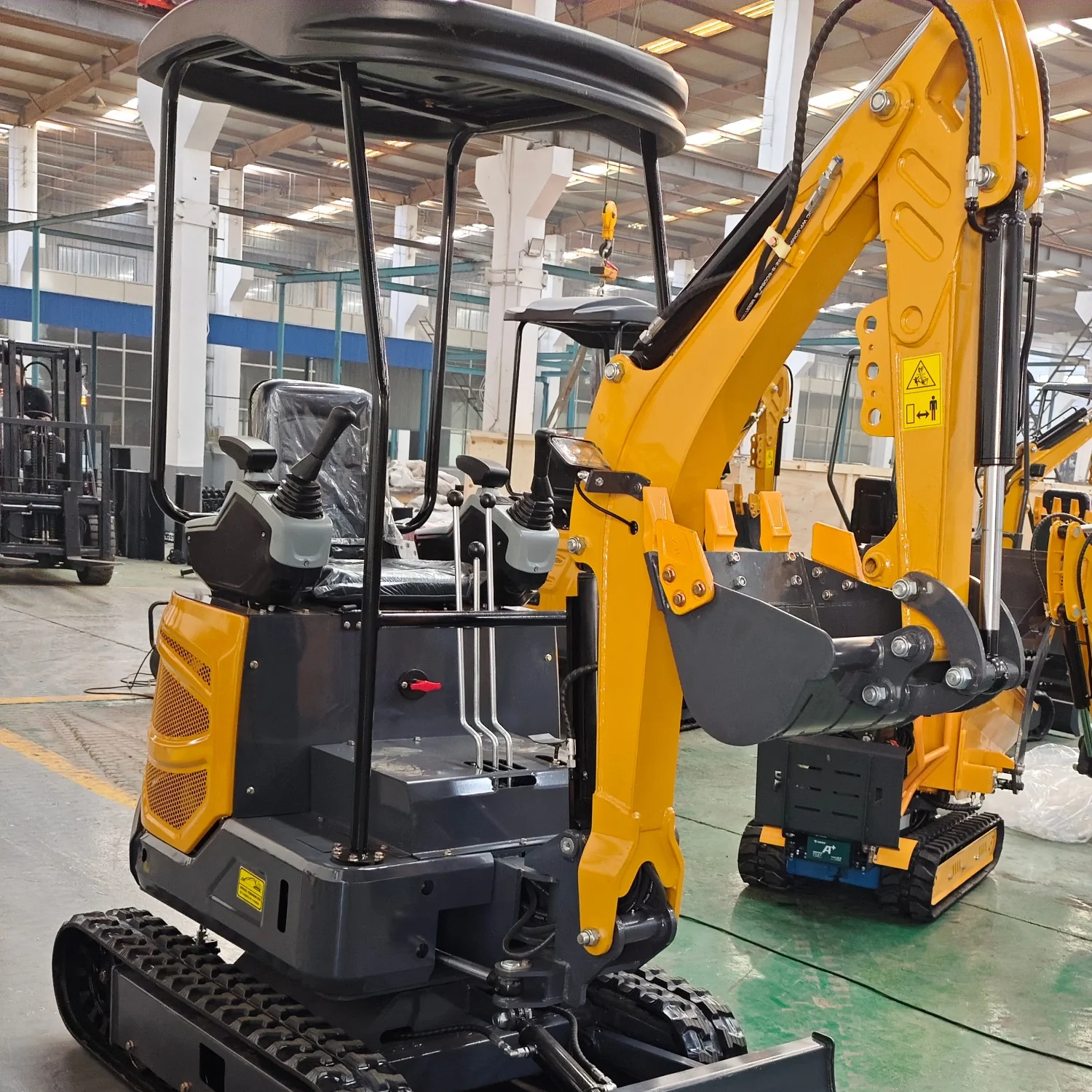 حفارة صغيرة 1.5 طن محرك ديزل كوبوتا مخصص مناسب للمزارع حفارة صغيرة 1 طن مع نقل مجاني