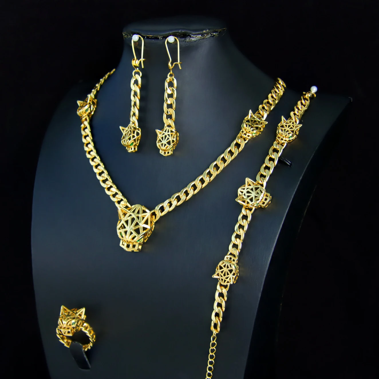 

Luxury Dubai Gold Color Leopard Pendant Necklace Set 21k Gold Plated Italian Fashion Panther Chokers Saudi Party Jewelry
