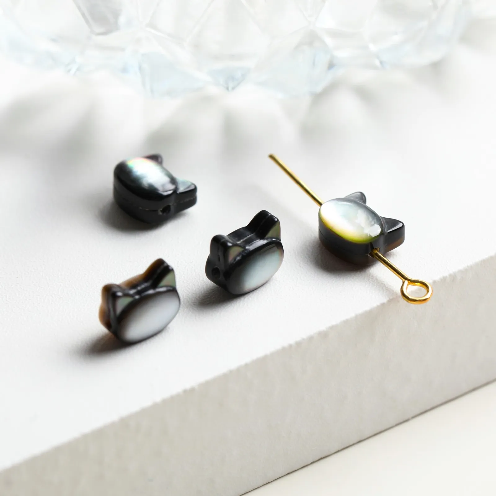 5 Stück/Set Natürliche Weiße Perlmutt-Muschelperlen in Geschnitzter Katzen- und Blumenform für Schmuckherstellung DIY Halskette Armband Zubehör – Detail 3