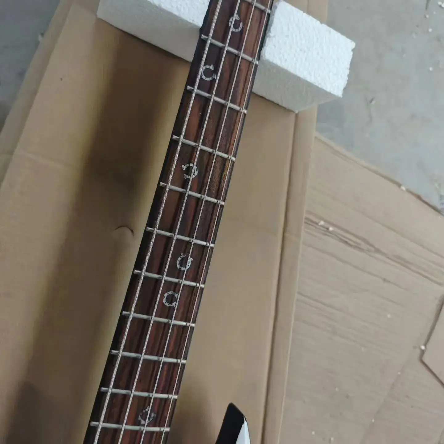 High Quality 4 Strings Arachnid Ultra Rob Cohen Black Electric Bass Guitar Special Solid Body Rosewood Fingerboard White Bevels