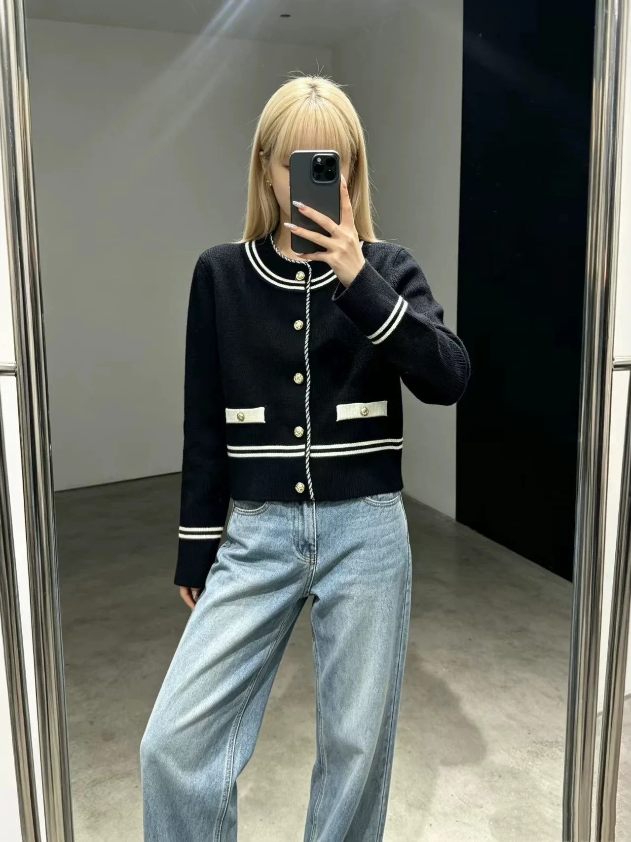 High-End Autumn Winter Knitted Long Sleeve round Neck Outerwear Versatile Color Block Women's Fashion Light Luxury Style Coat
