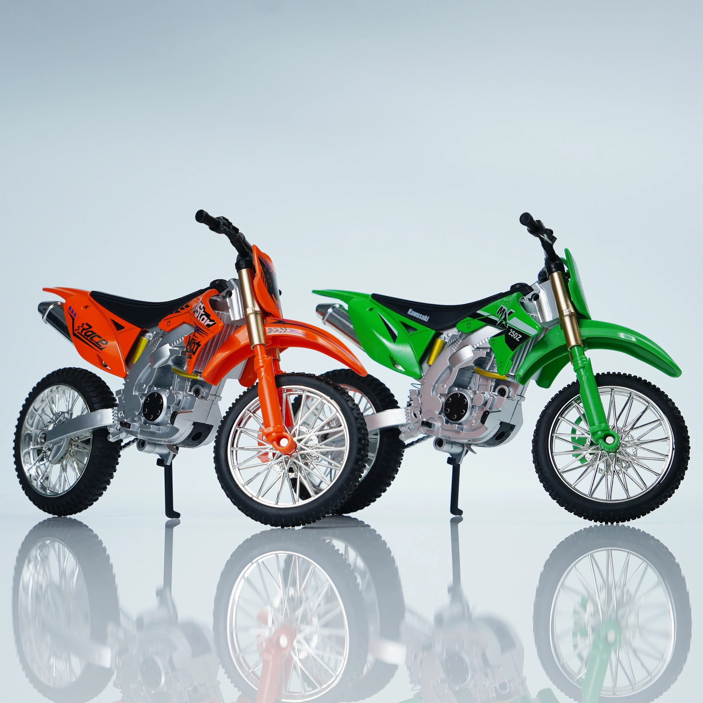 Motocicleta off-road em escala 1:10, verde e laranja, modelo de veículo fundido pré-construído, adequado para regalar ou coletar.