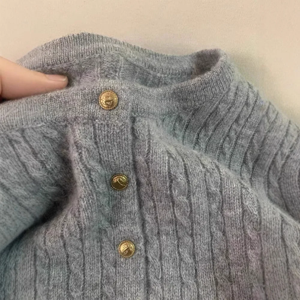 سترات نسائية محبوكة سترات متماسكة تويست بأزرار صلبة وأكمام طويلة ورقبة مستديرة سميكة واحدة الصدر فضفاضة لخريف 2025