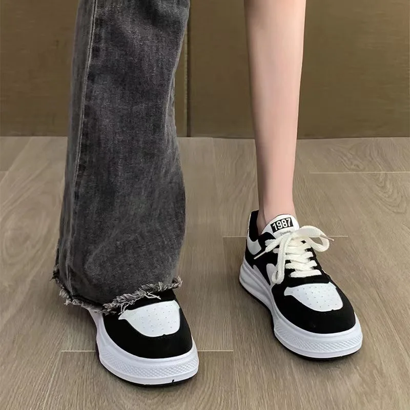

Casual Sporty Women's Platform Sneakers Thick Bottom Black White Color Match All-Match Spring New Style Fashionable Flat Heel