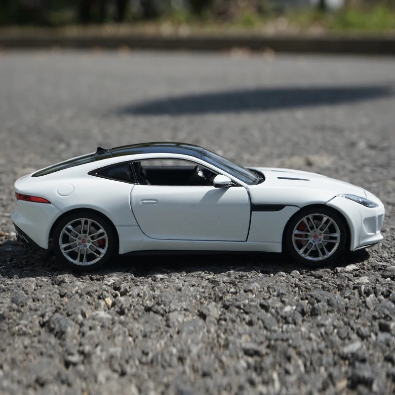 Welly 1:24 JAGUAR F-Type Coupe Alloy Sports Car Model Simulation Diecasts Metal Toy Vehicles Car Model Collection Kids Toys Gift