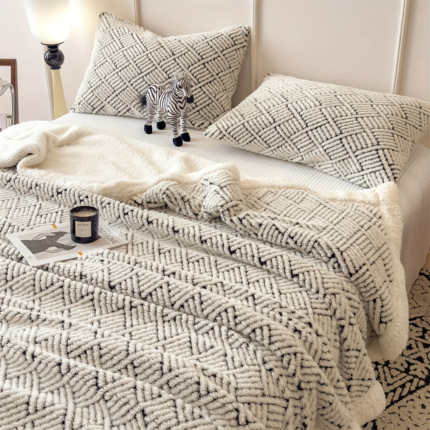 All-Season Reversible Plush Blanket Milk Velvet Throw Soft Warm Comfortable Suitable Sofa Bed Office Travel Multifunctional Gift