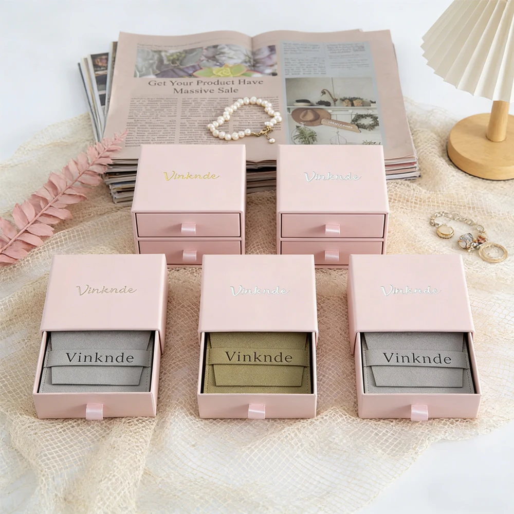 

24/50/100 шт. подарочные коробки для украшений с индивидуальным логотипом, роскошные выдвижные футляры 8x8x2.5см для браслетов и ожерелий, органайзеры для ювелирных изделий с мешочком из микрофибры