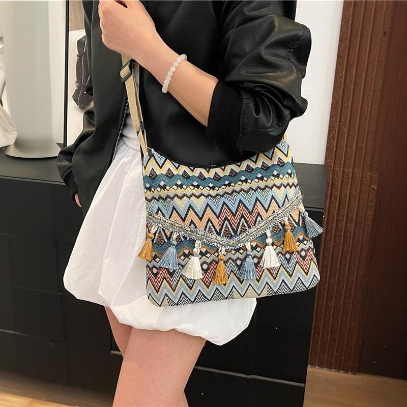 Retro Bohemian Woven Crossbody Bag Large Capacity Ethnic All Match Tote Bag for Ladies Holiday Travel Shopping