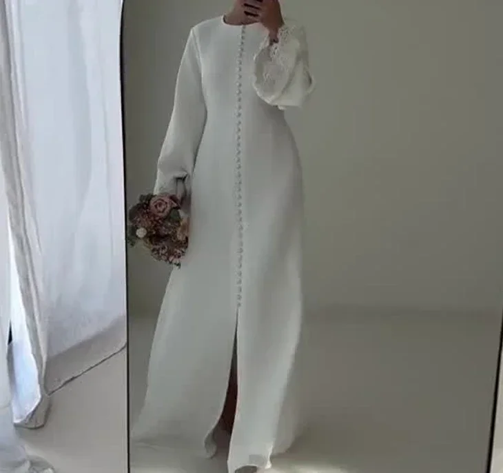 فستان طويل برقبة دائرية بلون سادة وأكمام بوق وأكمام طويلة