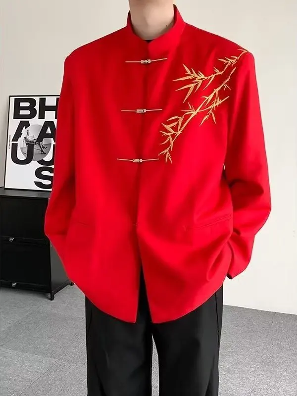 

Новый красный китайский мужской костюм: свободный крой, длинные рукава, вышивка, пуговицы, воротник-стойка. Идеально для свадьбы, торжеств и Нового года.