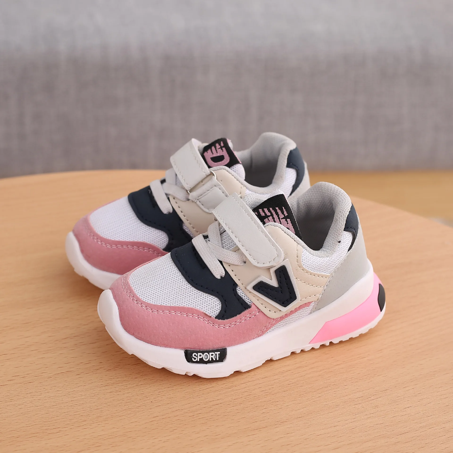 Children Sports Shoes New Edition Boys Sports Shoes Casual Shoes Girls Breathable Soft Sole Shoes Kids Shoes Boys